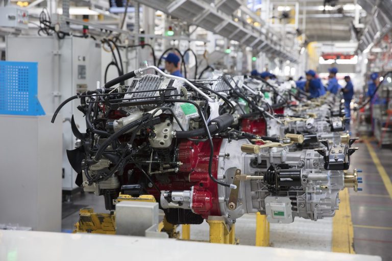 FOTON Tunland engines and transmissions on the assembly line