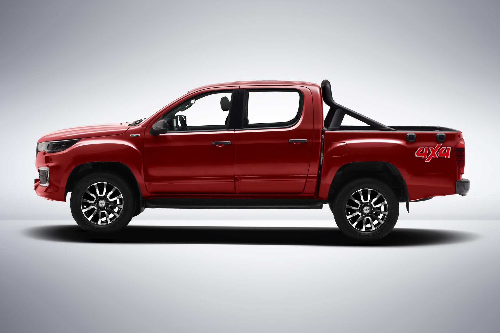 Red FOTON Tunland G7 double-cab 4x4 pickup, side view