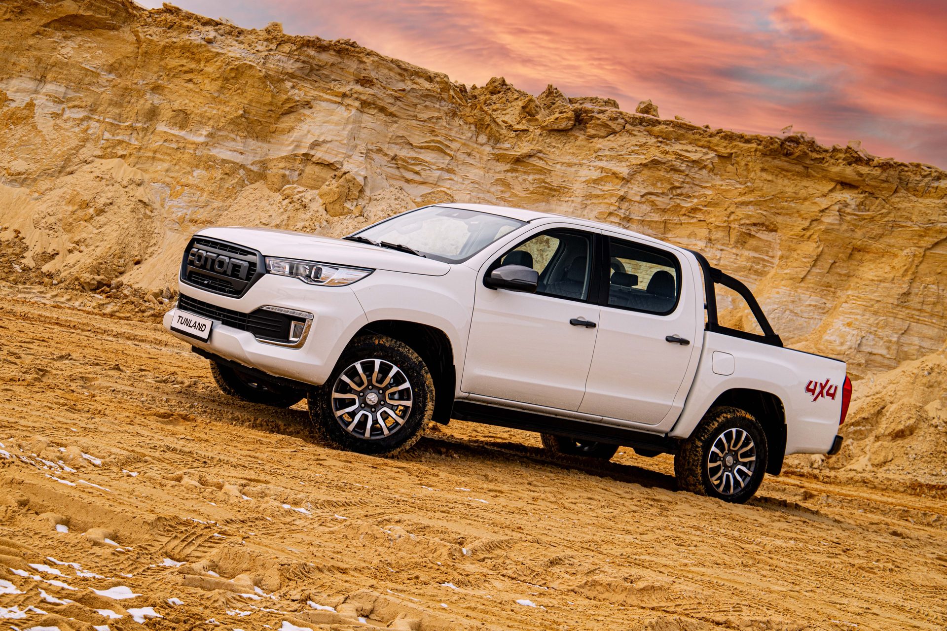 FOTON Tunland G7 pickup driven on a rough road